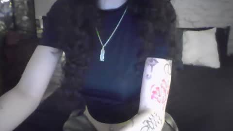 bellaxlauren online show from February 4, 2026, 6:25 pm