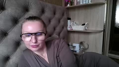 Amelia online show from September 11, 2025, 1:00 pm