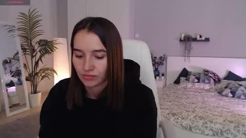 Bella online show from September 24, 2025, 1:09 am