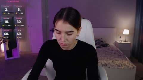 Bella online show from September 29, 2025, 1:00 am