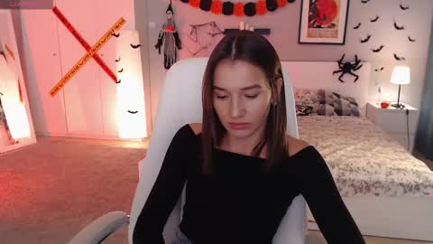 Bella online show from October 26, 2025, 1:33 am