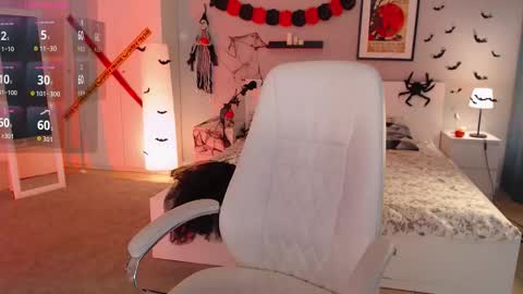 Bella online show from October 31, 2025, 1:17 am