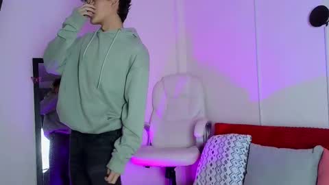 Neon online show from October 2, 2025, 11:17 am