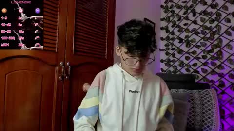 Neon online show from December 19, 2025, 11:17 am