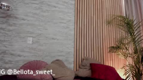 Snapshot of bellota_sweet chatting on March 2, 2025, 8:29 pm  Bella  online show from March 2, 2025, 8:29 pm