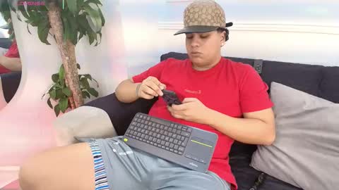 bennett_alejoo online show from October 5, 2025, 6:28 pm