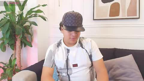 bennett_alejoo online show from October 28, 2025, 7:05 pm