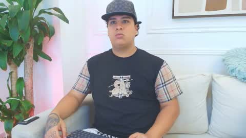 bennett_alejoo online show from December 15, 2025, 7:18 pm