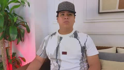 bennett_alejoo online show from April 17, 2026, 6:33 pm