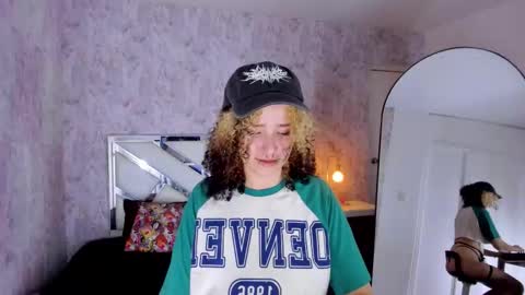 benny_wilson online show from September 17, 2025, 3:41 am