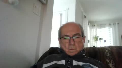 bernard1102 online show from December 17, 2025, 2:12 pm