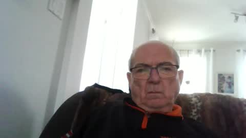 bernard1102 online show from December 21, 2025, 2:35 pm