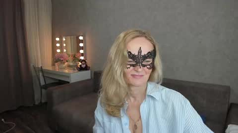 Snapshot of best__angelica chatting on March 9, 2025, 2:43 pm best__angelica online show from March 9, 2025, 2:43 pm