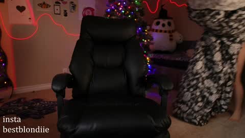 Snapshot of bestblondiiecb chatting on December 24, 2024, 8:27 pm Chloe Next stream on Friday online show from December 24, 2024, 8:27 pm