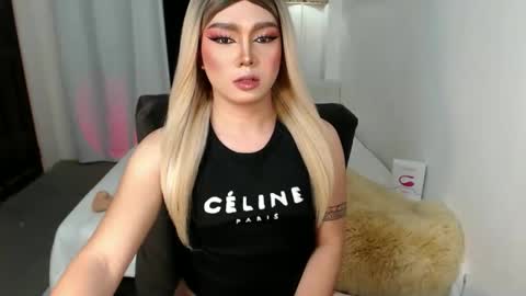 bestgirljulia online show from November 30, 2025, 5:22 am