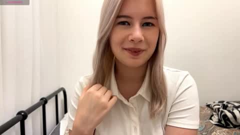 BlondeReka ITS MY 1st DAY HERE online show from November 21, 2025, 12:48 pm