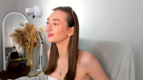 Kelly online show from June 18, 2026, 1:17 am