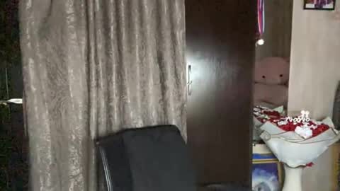 Sophie online show from April 5, 2026, 12:13 pm