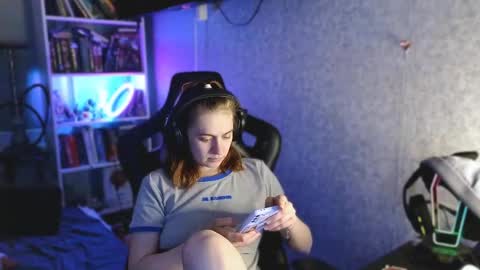 beverly_yay online show from April 22, 2026, 10:11 pm