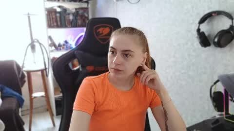 beverly_yay online show from May 3, 2026, 7:25 am