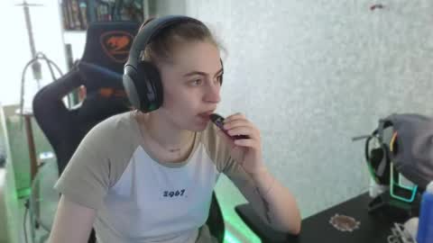 beverly_yay online show from May 27, 2026, 10:45 am