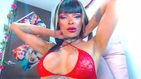 INSTA dannacampuzanno ONFNS dannacampuzano online show from February 8, 2025, 7:15 am