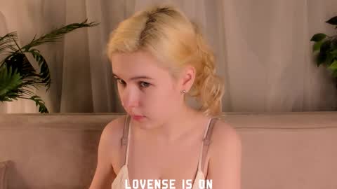 Eliz online show from November 8, 2025, 1:06 am