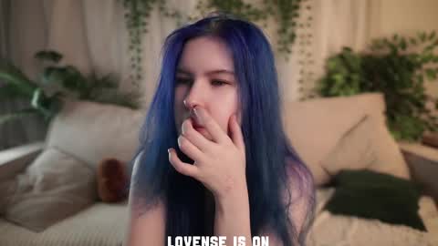 Eliz online show from December 14, 2025, 1:44 am