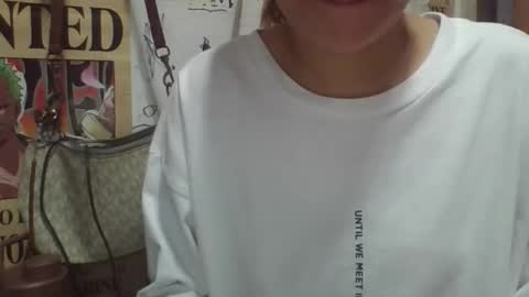 Snapshot of bheatrixx chatting on March 8, 2026, 4:44 pm bheatrixx online show from March 8, 2026, 4:44 pm