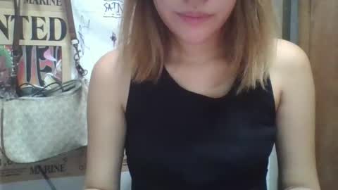 Snapshot of bheatrixx chatting on April 8, 2026, 11:21 am bheatrixx online show from April 8, 2026, 11:21 am