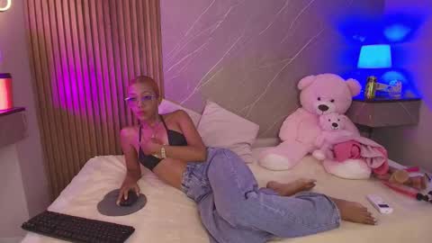 biancaa__18 online show from March 26, 2026, 7:41 pm