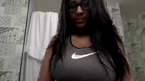Snapshot of biancadoesitright chatting on April 12, 2026, 6:35 pm biancadoesitright online show from April 12, 2026, 6:35 pm
