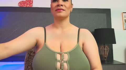 Snapshot of big_tits_in_your_face chatting on December 28, 2024, 7:54 pm Tell me Sophia online show from December 28, 2024, 7:54 pm