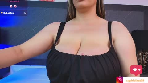 Snapshot of big_tits_in_your_face chatting on March 3, 2025, 8:11 pm Tell me Sophia online show from March 3, 2025, 8:11 pm