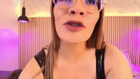 Snapshot of big_tits_in_your_face chatting on December 18, 2025, 8:48 pm Tell me Sophia online show from December 18, 2025, 8:48 pm