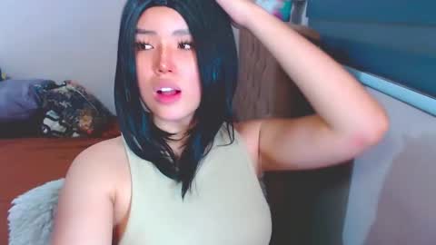 Mia online show from December 13, 2024, 3:21 pm