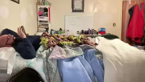 Mr. Muscle Monster online show from December 17, 2025, 1:33 am