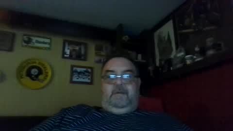Snapshot of bigbear1971 chatting on December 6, 2024, 5:33 pm bigbear1971 online show from December 6, 2024, 5:33 pm