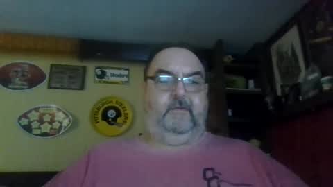 Snapshot of bigbear1971 chatting on December 20, 2024, 3:42 pm bigbear1971 online show from December 20, 2024, 3:42 pm
