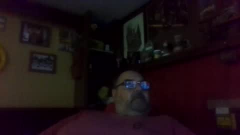 Snapshot of bigbear1971 chatting on December 22, 2024, 10:04 pm bigbear1971 online show from December 22, 2024, 10:04 pm