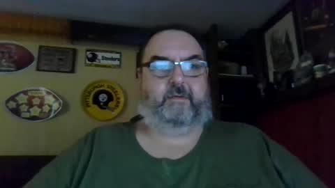 Snapshot of bigbear1971 chatting on January 19, 2025, 4:04 pm bigbear1971 online show from January 19, 2025, 4:04 pm