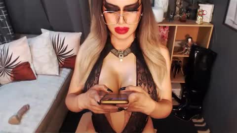 Snapshot of bigbomblhoraine chatting on March 3, 2025, 6:12 pm Loraine Cruz online show from March 3, 2025, 6:12 pm