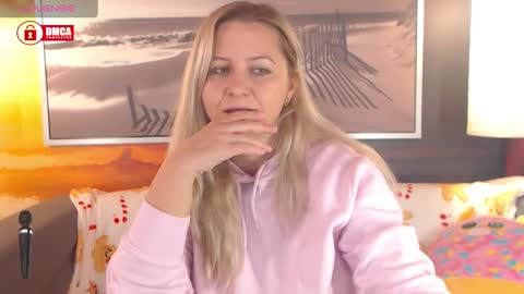 Snapshot of bigboobsarri chatting on December 6, 2024, 8:59 am BigBoobsArri online show from December 6, 2024, 8:59 am
