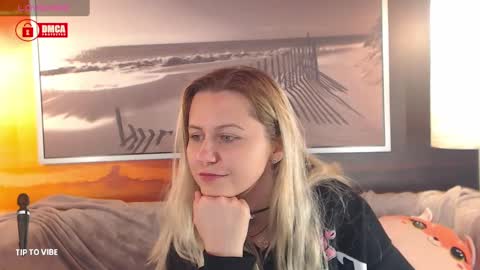 Snapshot of bigboobsarri chatting on December 20, 2024, 1:47 am BigBoobsArri online show from December 20, 2024, 1:47 am