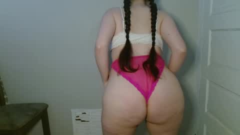 Isabella online show from November 28, 2025, 3:36 pm