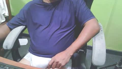 Snapshot of bigdickguyaux chatting on January 9, 2026, 8:21 pm bigdickguyaux online show from January 9, 2026, 8:21 pm