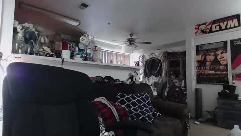 biggerisbetter21 online show from January 11, 2026, 6:35 pm