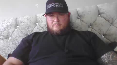 Snapshot of bigmanuk4you chatting on October 24, 2025, 2:46 pm bigmanuk4you online show from October 24, 2025, 2:46 pm