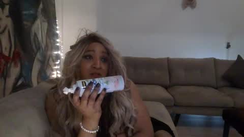 Snapshot of bigo247 chatting on December 20, 2025, 2:40 am Shemale Anna online show from December 20, 2025, 2:40 am