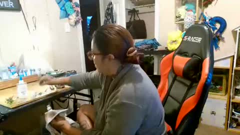 the Mini mami online show from December 2, 2025, 12:10 pm